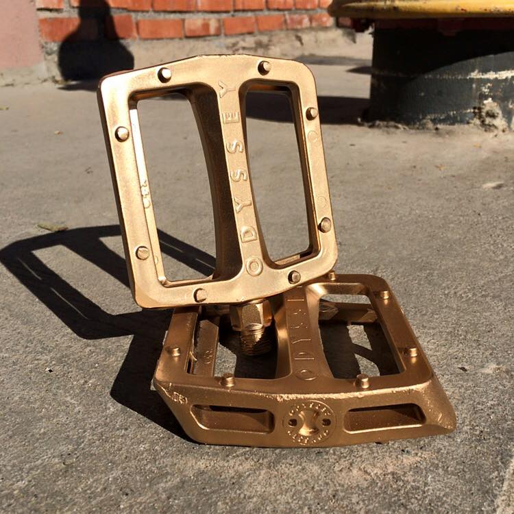 gold mtb pedals